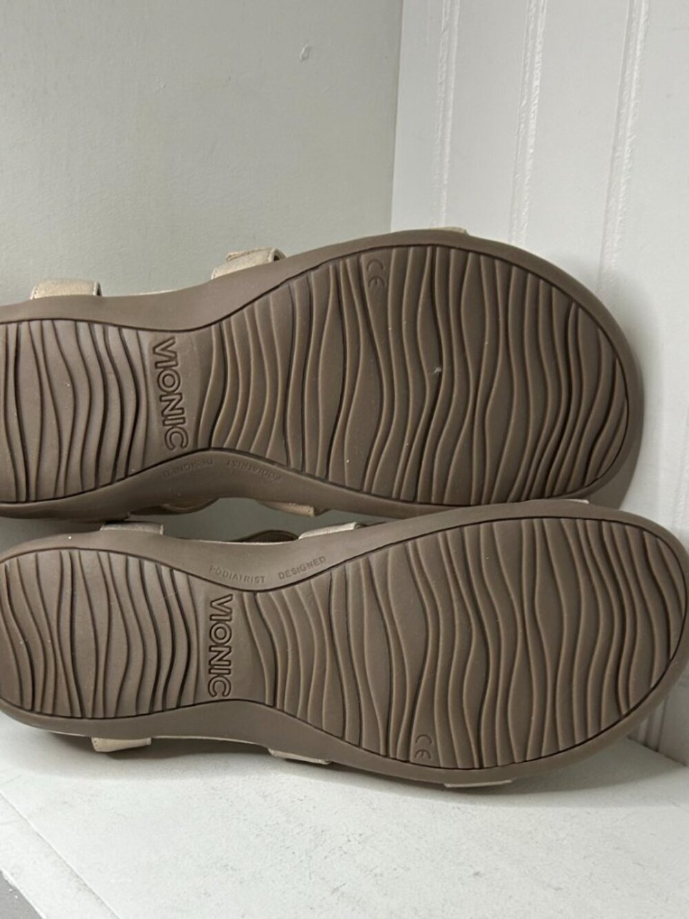 Vionic Jodie Comfort Walking Ergonomic Walking Flat Sandals size 9 - Picture 3 of 6